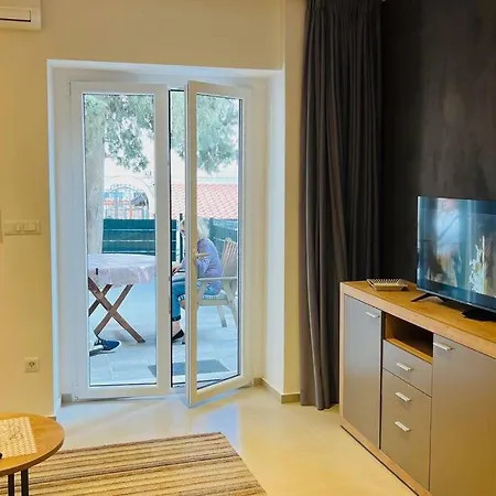 Stone House With Cute Terrase Apartman *