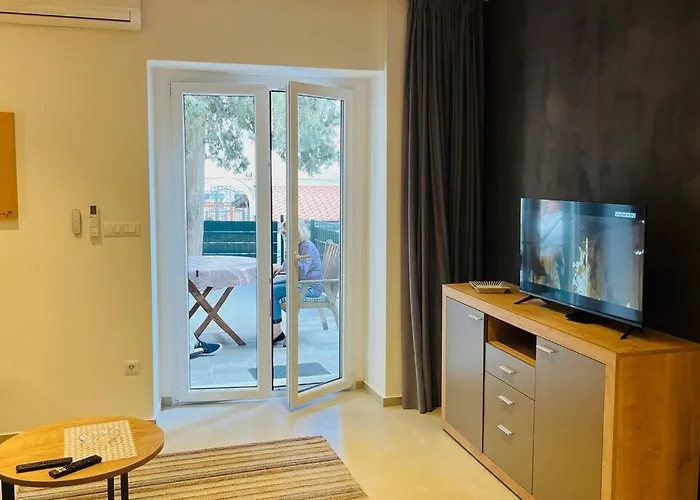 Stone House With Cute Terrase Apartman *