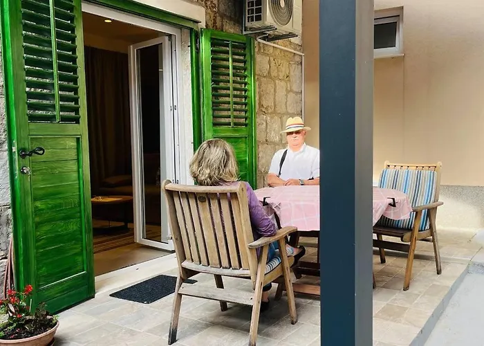 Stone House With Cute Terrase Apartman