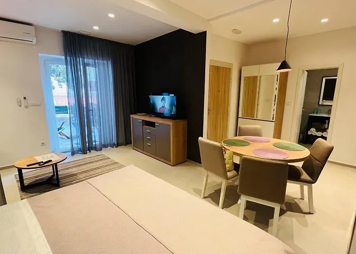 Stone House With Cute Terrase Apartman Split