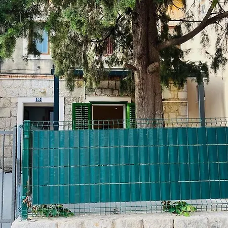Stone House With Cute Terrase Apartman Split