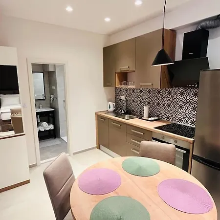 Stone House With Cute Terrase דירה *