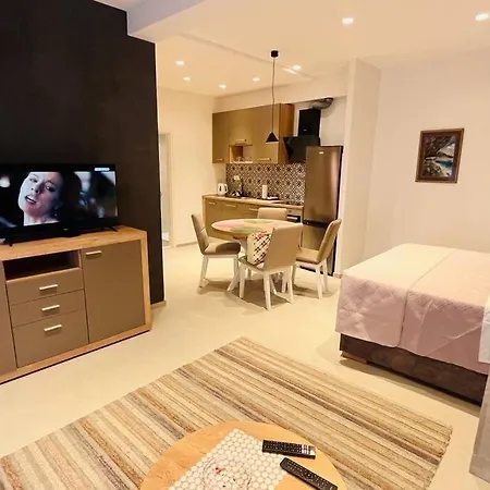 דירה Stone House With Cute Terrase ספליט