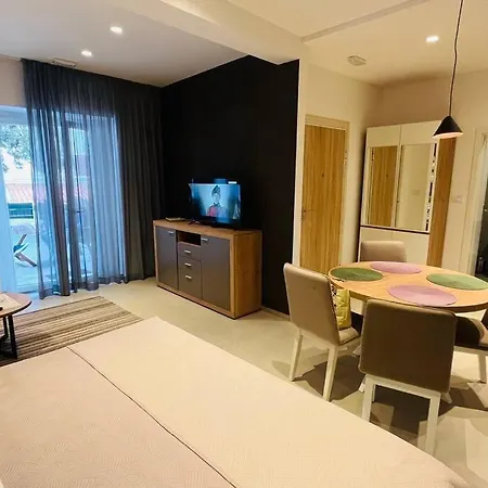 Stone House With Cute Terrase Apartment Split