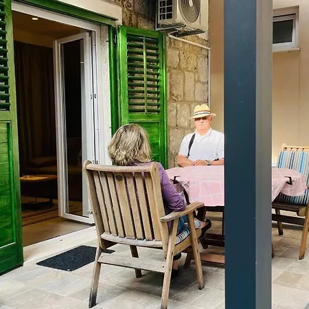 Stone House With Cute Terrase Apartman